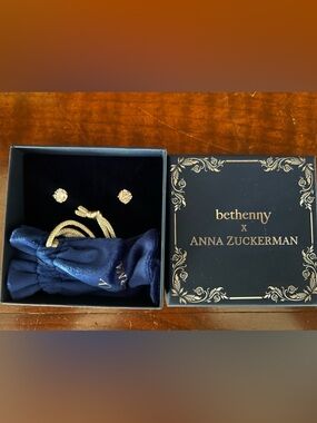 bethenny x Anna Zuckerman Crystal Stud Earrings